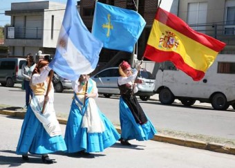El Centro Asturiano de Necochea acaba de publicar si álbum fotográfico de actividades - Asturianos por el mundo