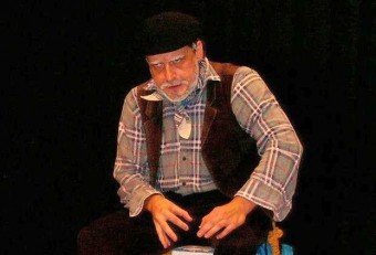 Cultura Balmori. Actuación Carlos Alba. - Concejo de Llanes