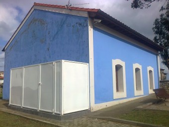 Instalada la antena de telefonía en el Centro Social de La Isla - Concejo de Colunga