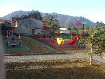 Finalizan las obras de rehabilitación del Parque Infantil y de Mayores "El Peñón", en La Isla (Colunga) - Concejo de Colunga