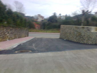 Finalizan las obras de ensanche de la calle que comunicaba Loreto con la carretera general - Concejo de Colunga