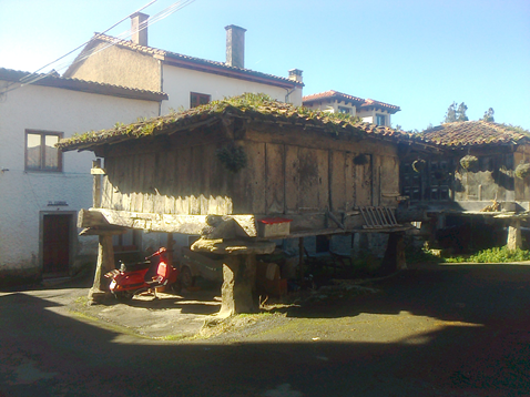 Catálogo de Recursos históricos y artísticos del Concejo de Colunga: La Isla. Hórreo del Castro IV - Recursos turísticos del concejo de Colunga