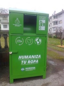 Humana instala un contenedor más grande en Lastres - Concejo de Colunga