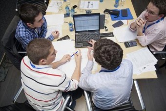 Los jóvenes asturianos, los españoles que más se plantean ser funcionarios como opción de futuro - Economía y Empleo