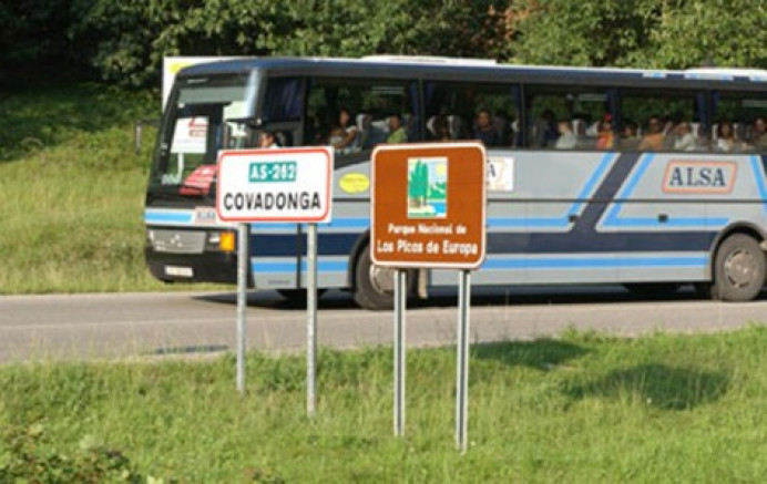 El plan especial de transporte a los Lagos de Covadonga alcanza cifras similares a las de 2019, con 240.514 usuarios hasta ahora - Asturias