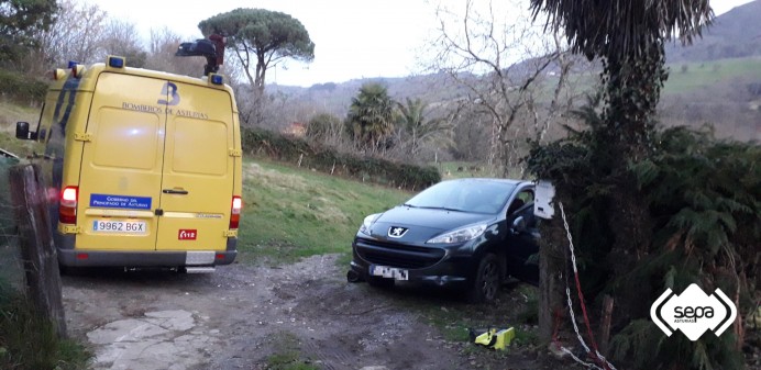 Accidente de tráfico en Piloña deja a un hombre atrapado bajo un vehículo - Sucesos