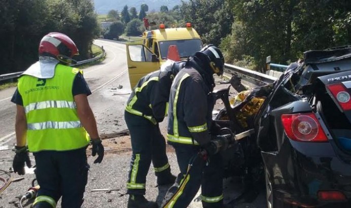 Accidente de tráfico en Nava - Concejo de Nava