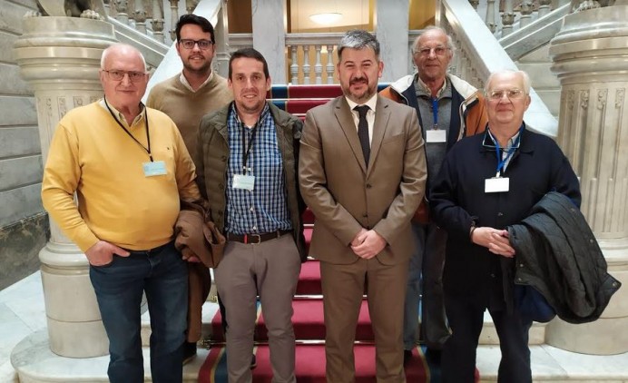 Vecinos de Colunga acuden al Parlamento para reclamar una acceso peatonal entre Loroñe y Gobiendes - Concejo de Colunga