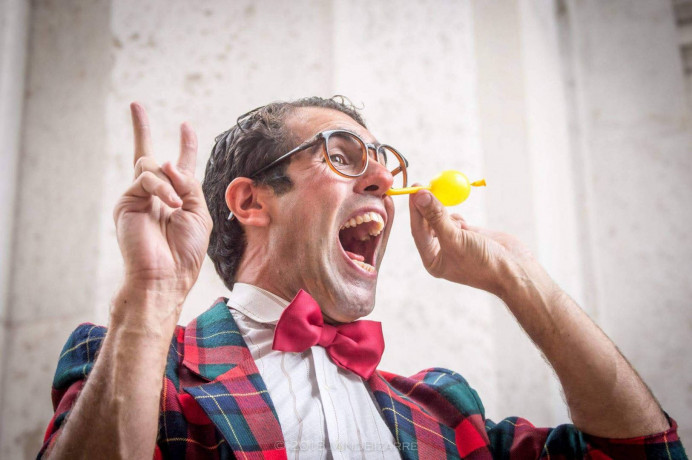 Adrián Conde ultima Check Out, su nuevo espectáculo de teatro gestual, en la Laboral - Asturias