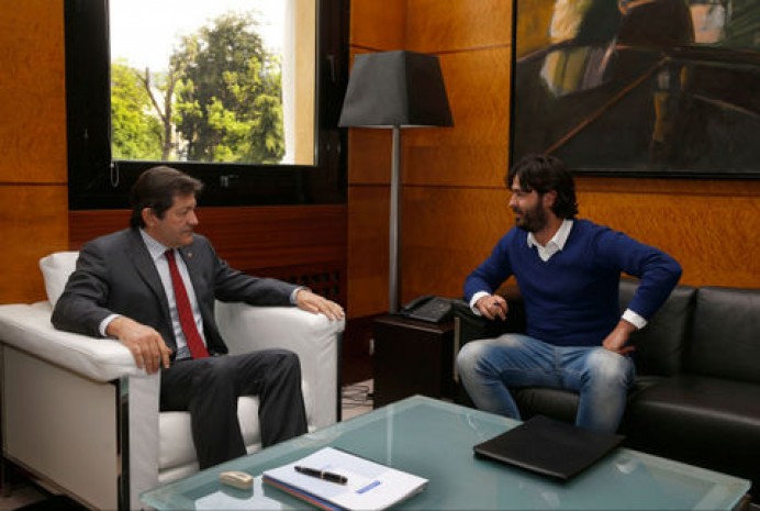Reunión del Alcalde en Oviedo con el Presidente del Principado - Concejo de Llanes