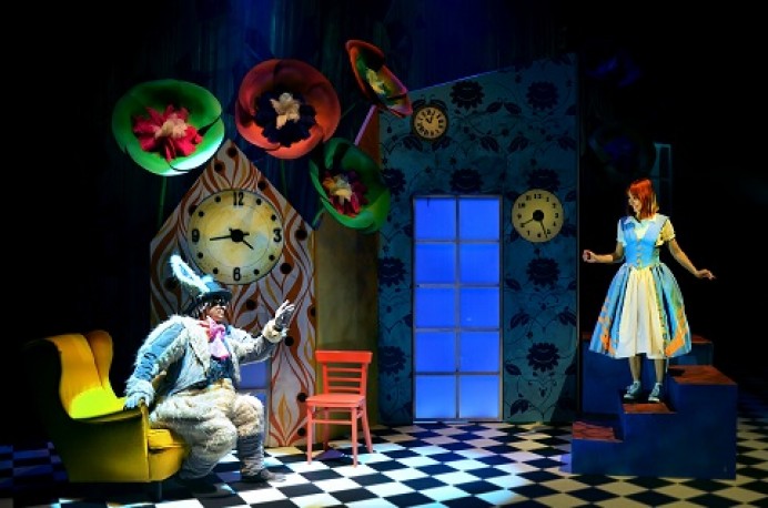 Alicia, el musical de las maravillas y El Circo de Navidad,  en el Teatro de la Laboral - Sociedad y Cultura