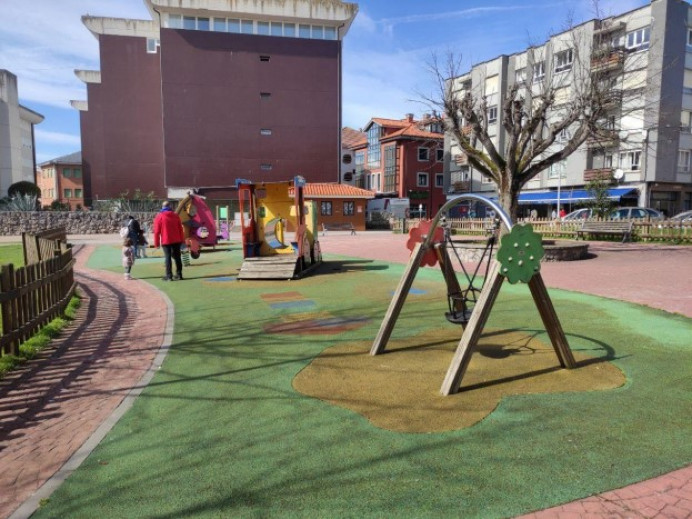 Adjudicada la renovación de los parques infantiles de Villahormes, Andrín, y de Posada Herrera en la villa de Llanes. - Concejo de Llanes