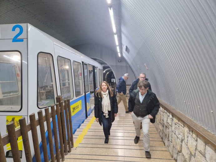 El Gobierno de Asturias invierte 1,6 millones en la renovación del sistema de control eléctrico del funicular de Bulnes - Concejo de Cabrales