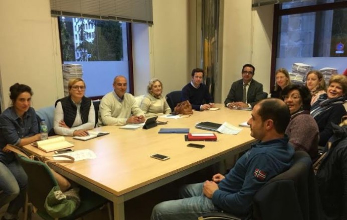 La Asociación Regional de Casas de Aldea y Apartamentos Rurales, se reunió con el Director General de Turismo Julio Zapico - Turismo