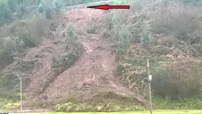 El Argayu continúa, con serio riesgo de cortar la carretera Colunga-Lastres - Concejo de Colunga