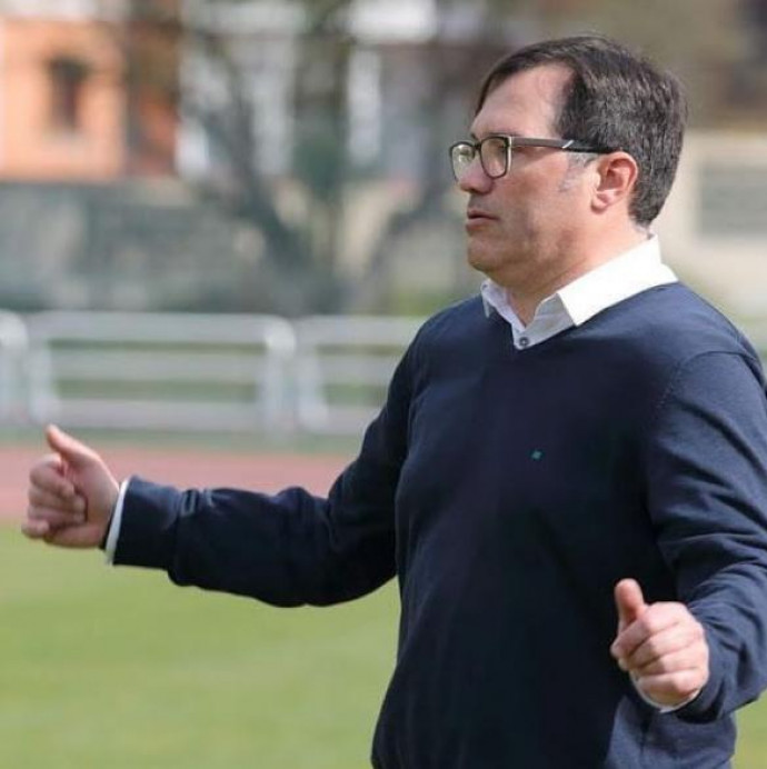 Julio Arniella es el entrenador elegido con el objetivo de conseguir la permanencia. - Concejo de Colunga