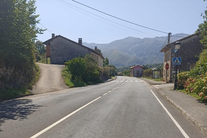 Fomento concluye las obras de mejora de cinco tramos de la AS114 en Cabrales y Peñamellera Alta con una inversión de 156.000 euros - Oriente de Asturias