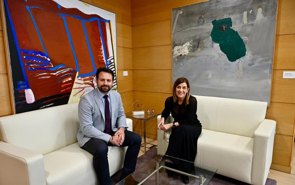 Panes acoge un encuentro del PP de Asturias y Cantabria para abordar retos comunes en medio rural, economía y vivienda - Concejos Peñamellera Alta y Baja