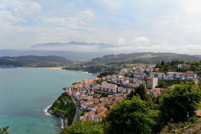 El turismo internacional bate récord en Asturias en el primer semestre al superar por primera vez las 300.000 noches de estancia - Asturias