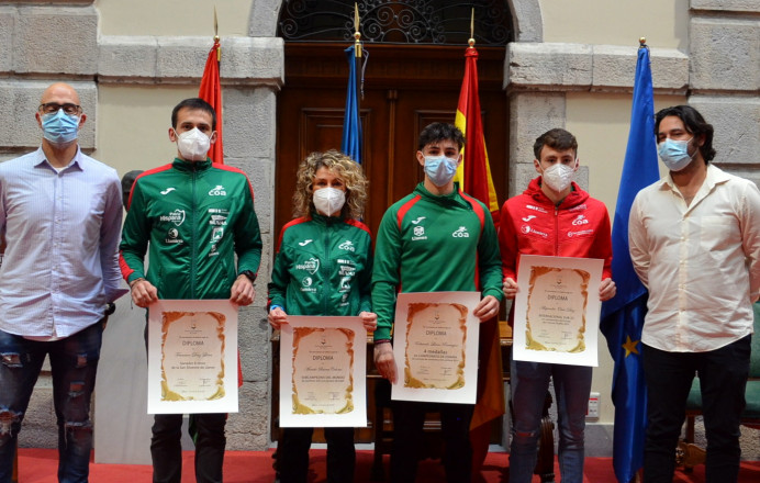 Recepción Ayuntamiento 4 atletas COA por éxitos 2021 - Concejo de Llanes
