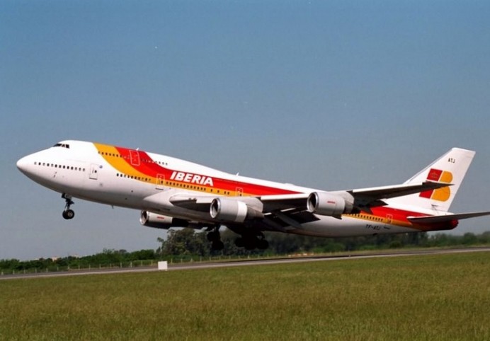 El Gobierno asturiano tiene que explicar el uso de las 5.100 plazas de avión a su libre disposición en los últimos tres convenios. - Política