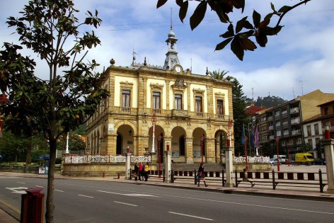 Villaviciosa reclama medidas para evitar atascos en la A-8 y en los accesos a Rodiles, Tazones y El Puntal - Concejo de Villaviciosa