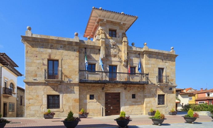 La Fundación Grande Covián distingue al Ayuntamiento de Colunga y al Restaurante Eutimio - Concejo de Colunga