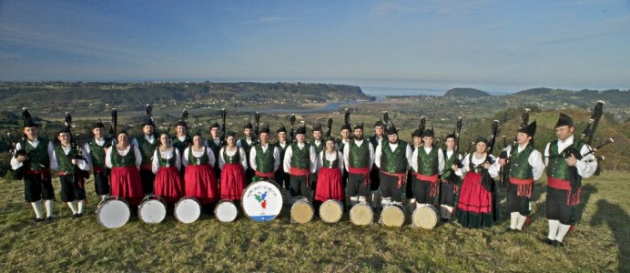 Iniciativa pol Asturianu felicita a la Banda de Gaites Villaviciosa – El Gaitero pol usu del asturianu dientro del Festival Internacional de Gaites de Villaviciosa - Noticies N´Asturianu