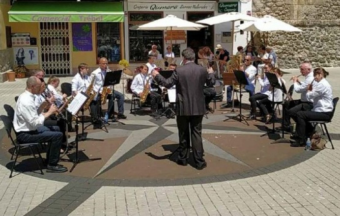 Concierto Banda Municipal Música Llanes, sábado plaza muelle - Concejo de Llanes