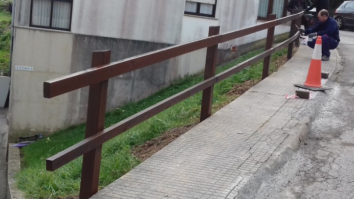 Nueva barandilla en Lastres - Concejo de Colunga