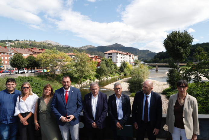 Barbón visita las obras para prevenir las inundaciones en Arriondas - Concejo de Parres