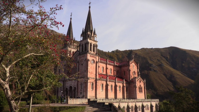 El Principado saca a la luz en una exposición fotográfica el proceso de construcción de la Basílica de Covadonga hace 130 años - Concejo de Cangas de Onís