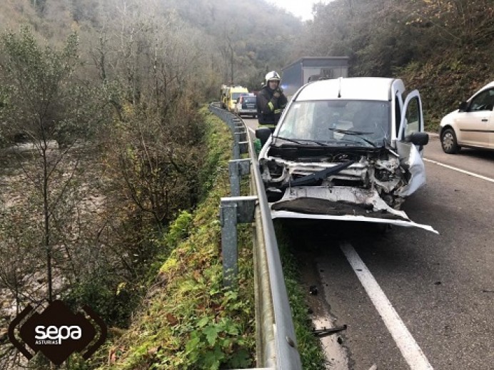 Accidente de tráfico en Belmonte Miranda - Sucesos