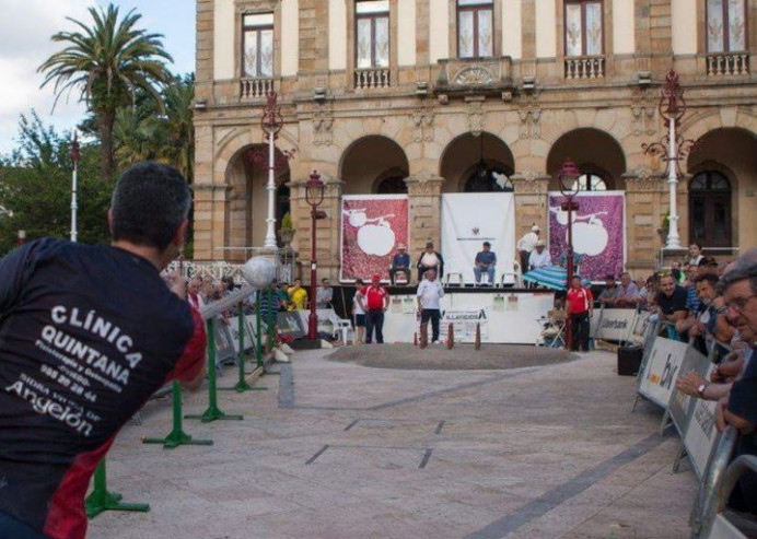 Bolos en la calle en Villaviciosa - Concejo de Villaviciosa