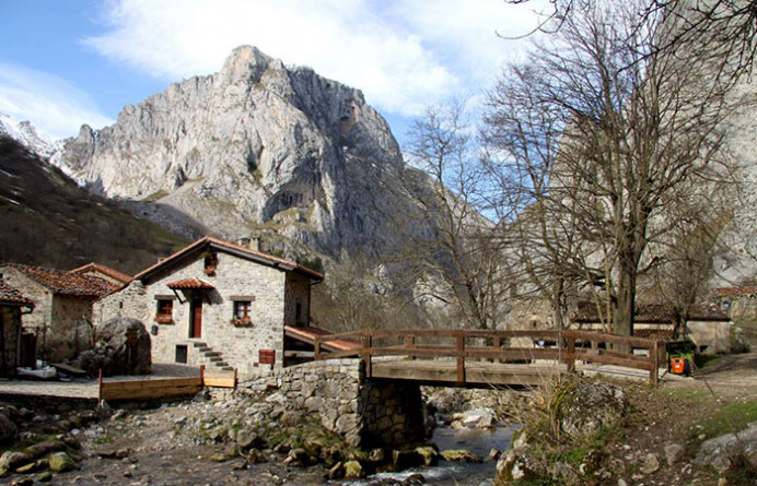 La llegada de la fibra óptica a Bulnes este año culminará la cobertura total de banda ancha en el concejo de Cabrales - Concejo de Cabrales