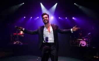 Bustamante abarrota La Laboral y se mete al público en el bolsillo - Música de hoy