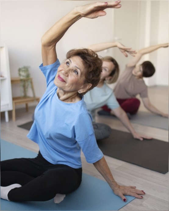 Yoga para mayores en Cabrales: actividad para mejorar el bienestar físico y emocional - Concejo de Cabrales