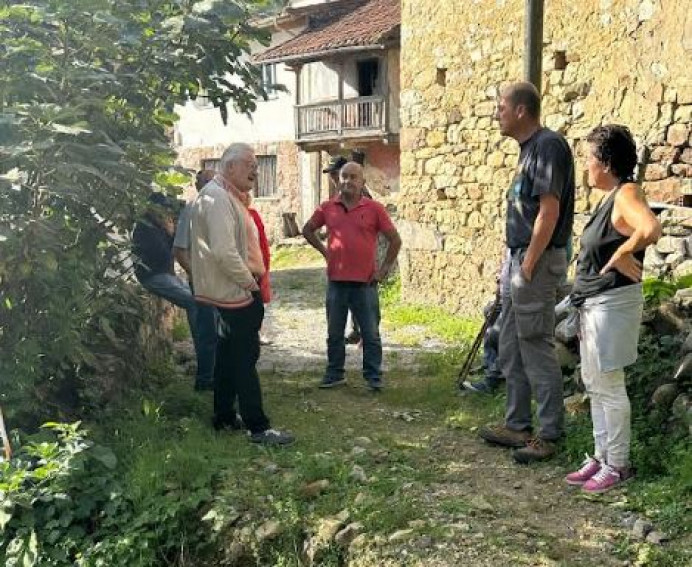El PSOE de Llanes propone mejorar el trazado del Camín Encantáu y arreglar el camino del Caleru - Concejo de Llanes