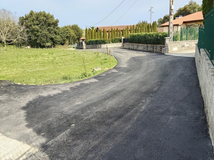 Llanes finaliza la pavimentación de un camino en Hontoria