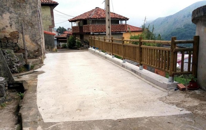 Reforzado camino público en localidad Riensena - Concejo de Llanes