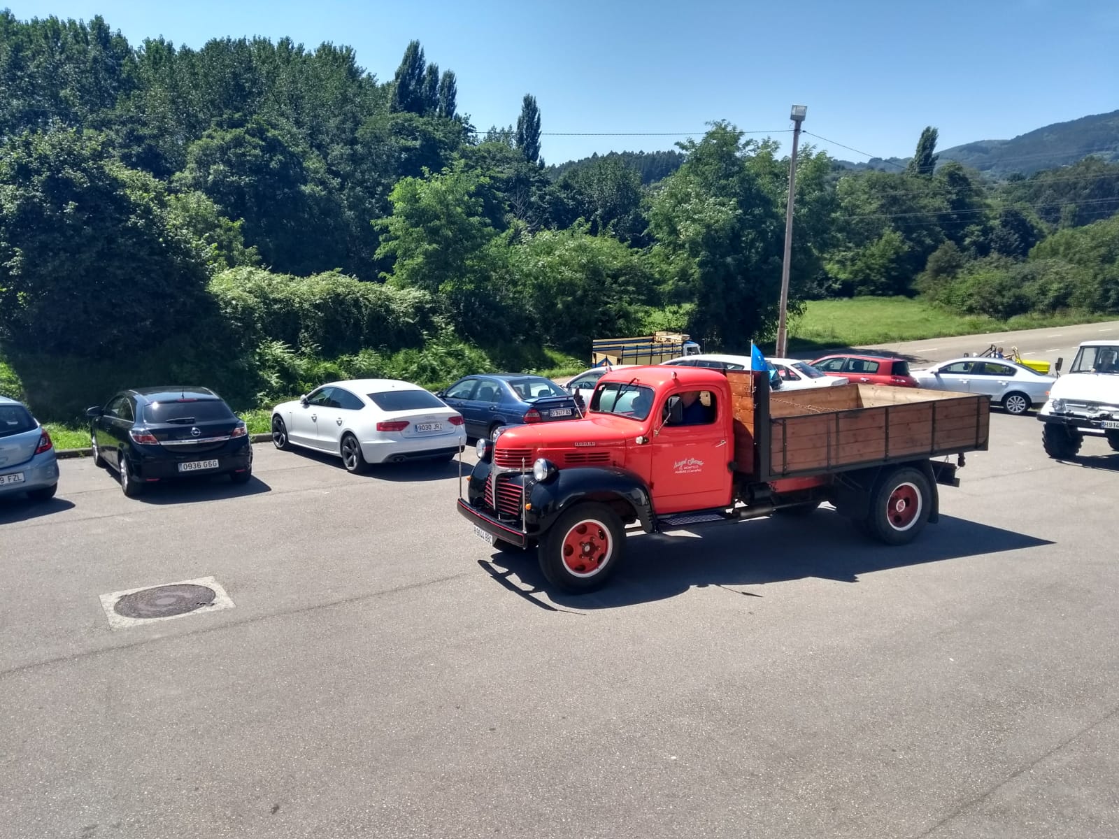 Concentración de vehículos antiguos en Salas - Asturias