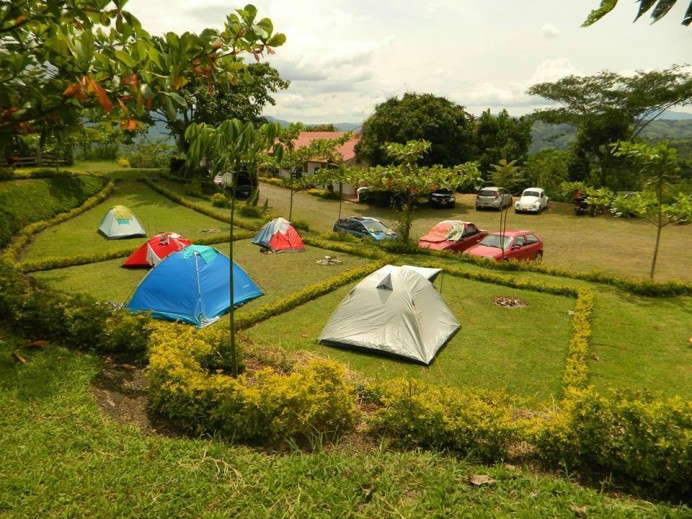 Instalación de campamento de turismo en La Isla - Concejo de Colunga