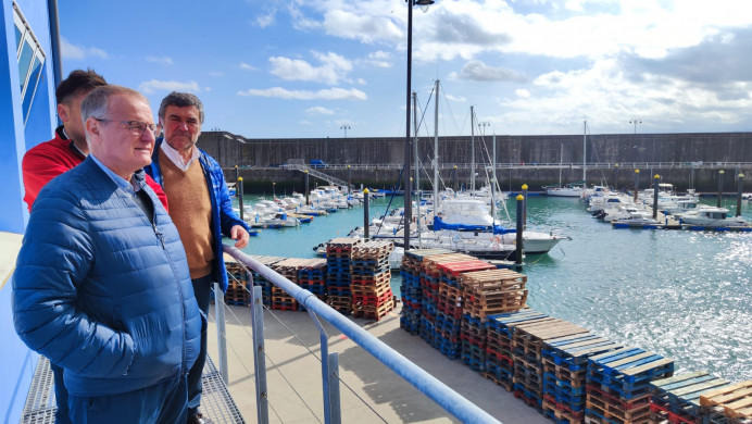 Diego Canga, candidato del Partido Popular a la presidencia del Principado, visita la Cofradía de Pescadores de Lastres - Concejo de Colunga