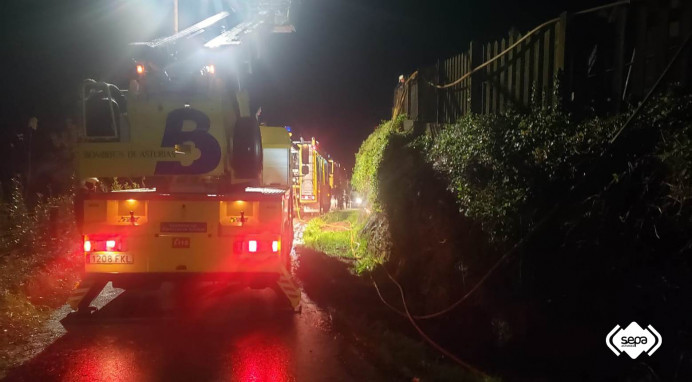 Extinguido incendio urbano en Cangas de Onís - Concejo de Cangas de Onís
