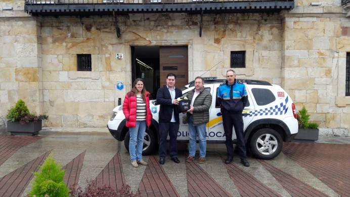 La Policía Local de Colunga cuenta con un nuevo vehículo cardioprotegido - Concejo de Colunga