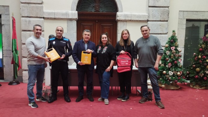 Llanes celebrará unas Navidades cardioprotegidas con desfibriladores portados por Policía, Protección Civil y Guardia Civil - Concejo de Llanes