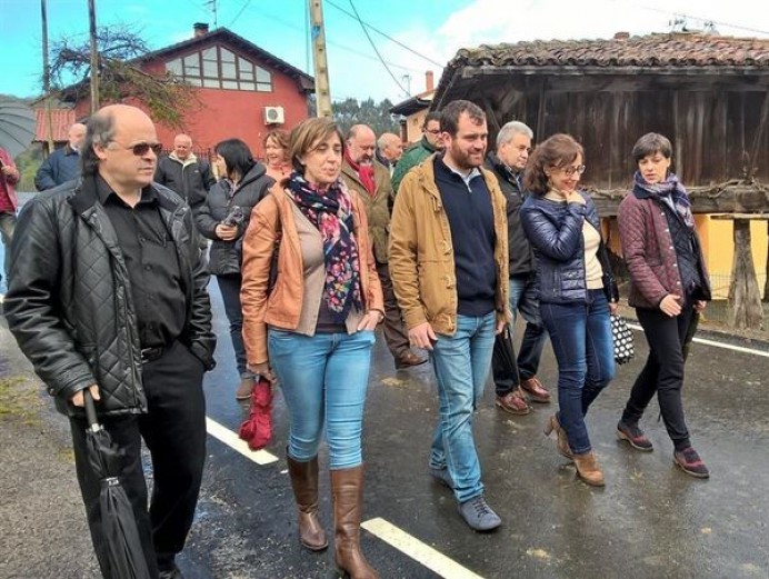 La Consejera de Infraestructuras inaugura las carreteras PI-6 y PI-9 - Concejo de Piloña