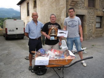 El Colunga sorteó una carretilla navideña - Concejo de Colunga