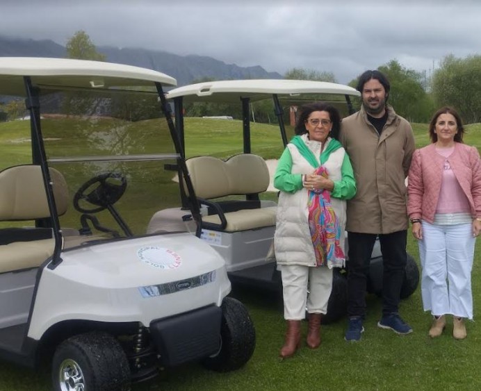 El campo de golf municipal de Llanes ya dispone de los nuevos buggies eléctricos - Asturias