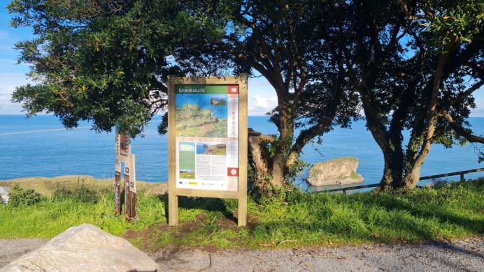 El Ayuntamiento de Llanes instala nuevos carteles informativos en los Monumentos Naturales y puntos destacados del litoral - Concejo de Llanes
